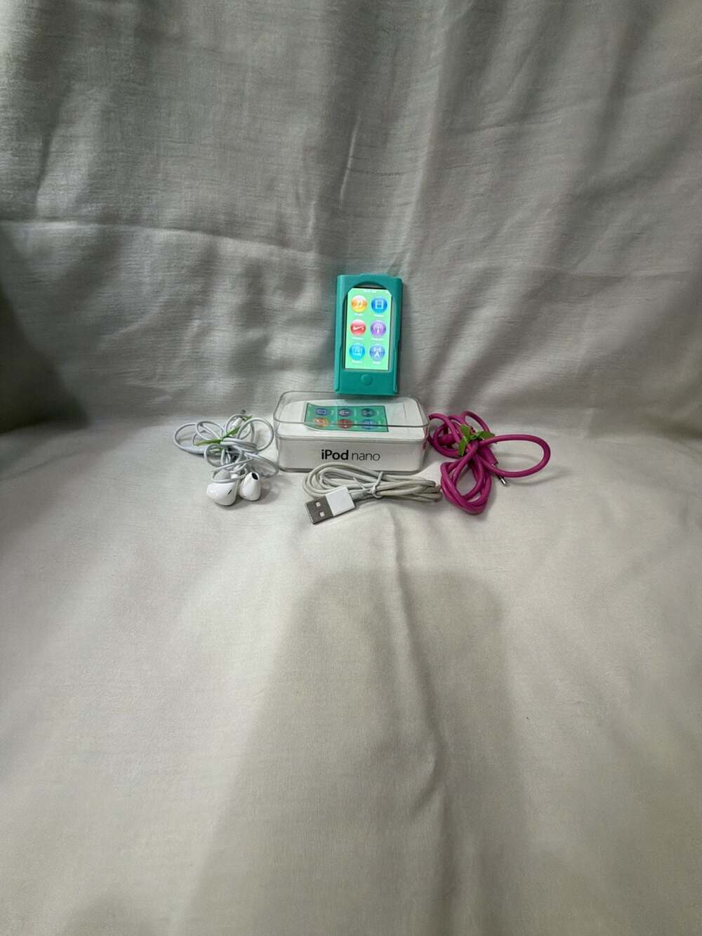 Apple iPod Nano 7th Generation 16GB Green. Also includes clip on rooCASE and car